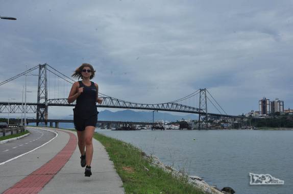 Correndo em um dos cartões postais de Florianópolis